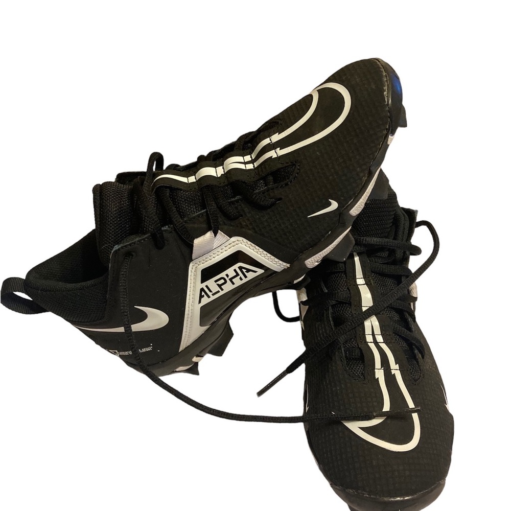 Size 7 nike kids alpha menace 3 shark mid football cleats